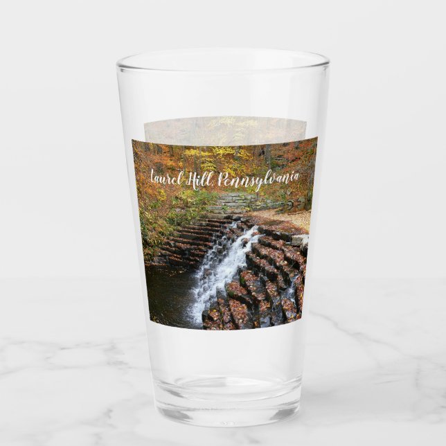 Copo De Pint Sunlit Fall Trail no Parque Estadual de Laurel Hil (Frente)