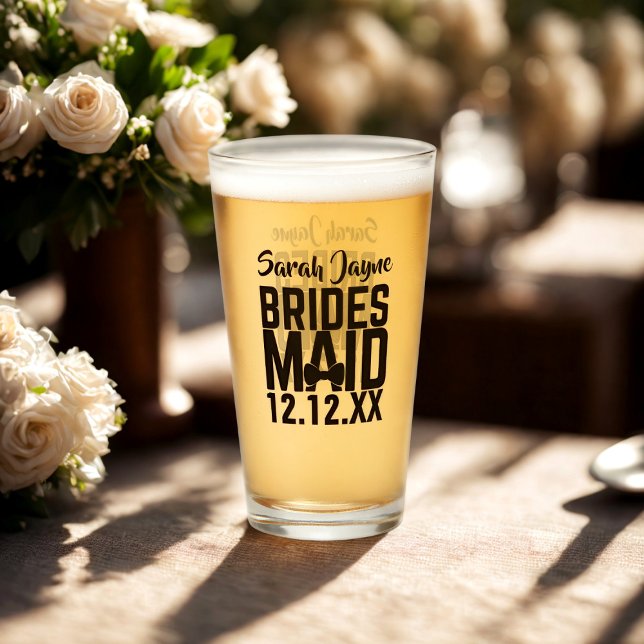 Copo De Pint Tumbler de Vidro de Casamento de Bridesmaid Person (Perfect bridesmaid keepsake glass. Just add her name and your wedding date.)