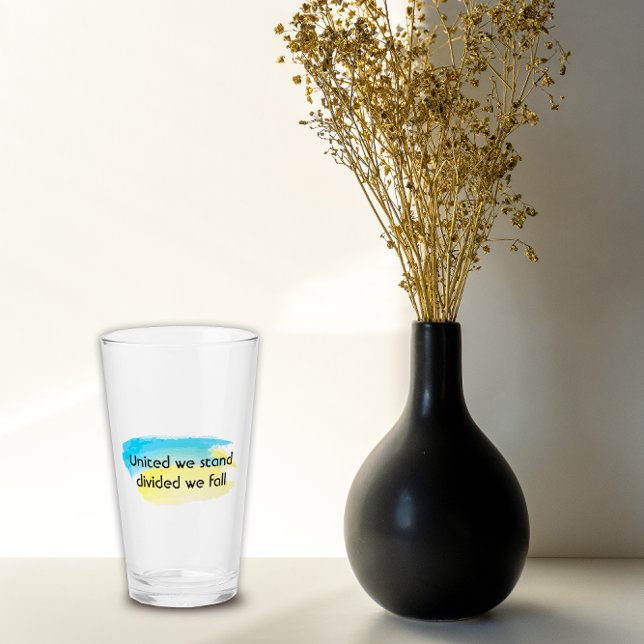 Copo De Pint Unidos somos a Ucrânia e citamos amarelo azul (Criador carregado)