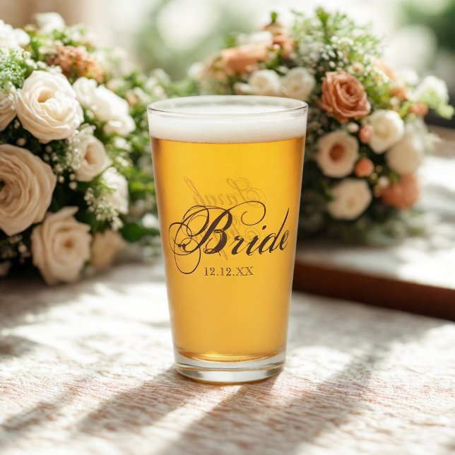 Copo De Pint Vidro de Casamento Personalizado de Script Bride E (Elegant glass for the Bride. )
