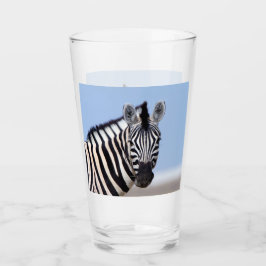 Copo De Pint Zebra olhando para você com uma foto azul do céu