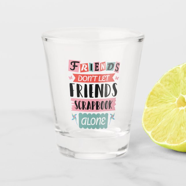Copo De Shot Amigos bonitos não deixam amigos sozinhos (Frente)