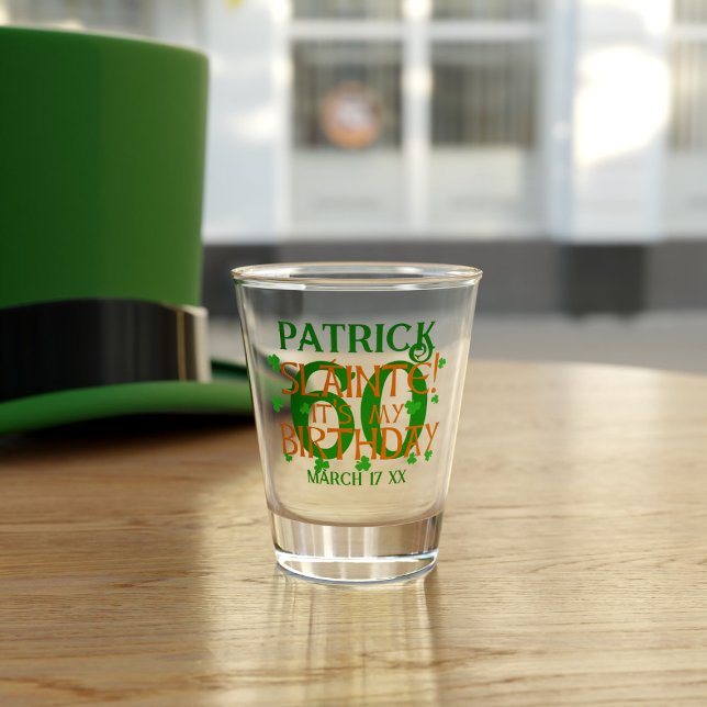 Copo De Shot Aniversário do Dia de São Patrício de Idade Person (It's the best day March 17 for a birthday. Add your name, age and birth date to this cute shot glass)