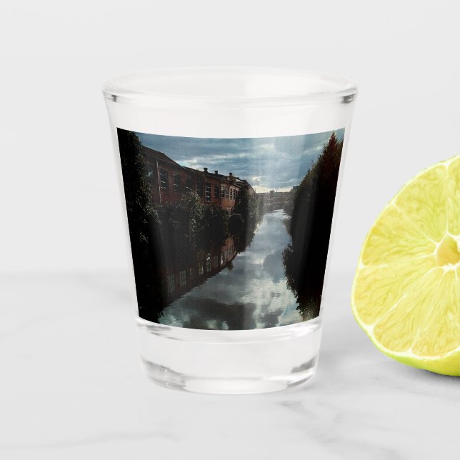 Copo De Shot Ao longo do rio (Frente)