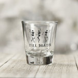 Copo De Shot Até a morte do nosso Festa de Bachelorette no Fim<br><div class="desc">Este design de convite simples,  mas super chico apresenta esqueletos dançarinos e um tema assustador.</div>