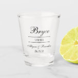 Copo De Shot Atendedor Personalizado<br><div class="desc">Estes óculos são um favor excelente para os contínuos do seu casamento. São formais e tradicionais,  mas modernas. Eles seriam excelentes para uma despedida de solteiro ou fim de semana. Perfeito por fazer tiros!</div>