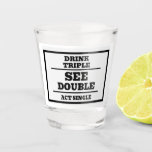 Copo De Shot Beba Triple Shot glass<br><div class="desc">Beba Triple, veja Double, Act Solteiro Shot Glass Criado por Inky_Art Style: 1, 5 oz Shot Glass Porque nenhuma boa história começou com a água do bebendo. Pegue um vidro de tiro personalizado e o vamos realmente comece essa festa! Dimensões: 1, 97" x 2, 36", área de design: 1, 75"...</div>