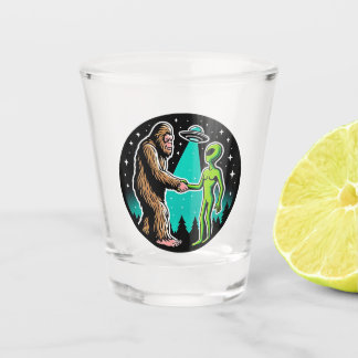Copo De Shot Bigfoot responde à Alienígena