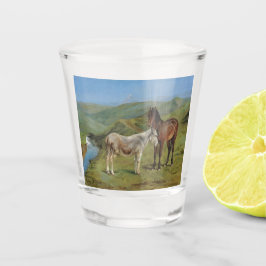Copo De Shot Cavalos de Cinza clara num campo (Equine Fazenda A