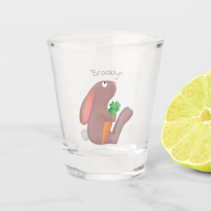 Copo De Shot Coelho bonito sentado com desenho de cenoura