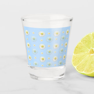 Copo De Shot Daisy Pattern sobre fundo azul claro