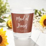 Copo De Shot Dama de Honra Terracota Casamento Marrom<br><div class="desc">Dama de Honra Taça de Shot Terracota Marrom e Branco para Casamento,  Festa de Noiva,  Chá de Noiva,  Festa de Despedida de Solteira. Confira mais produtos com este design na coleção abaixo.</div>