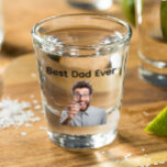 Copo De Shot Dia de os pais de fotos personalizado do melhor Pa<br><div class="desc">Este design foi criado através da arte digital. Pode ser personalizado na área fornecida ou personalizado escolhendo o clique para personalizar a opção adicional e alterando o nome, as iniciais ou as palavras. Você também pode alterar a cor e o estilo do texto ou excluir o texto de um design...</div>