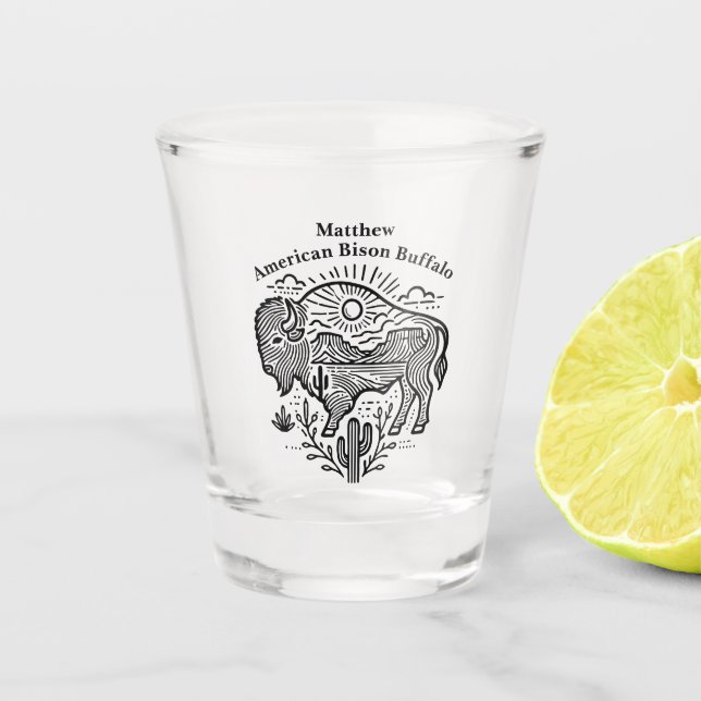 Copo De Shot Dourada Búfalo A Esfregar Sob O Sol Perto Das Mont