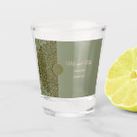 Copo De Shot Elegante Modern Sage green gold mandala étnico<br><div class="desc">Elegante Moderno Sage de ouro verde mandala étnico Casamento Vidro. Uma mistura perfeita de graça clássica e atração contemporânea. Mergulhem seus hóspedes na beleza eterno dos tons de terra suave, com sotaques românticos verdes e dourados que estabelecem o clima para uma celebração encantadora. A design combina facilmente elementos tradicionais com...</div>