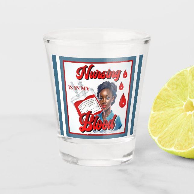 Copo De Shot Enfermeira bonita Pinup está no meu sangue (Frente)