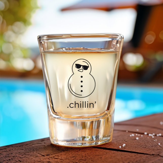 Copo De Shot Engraçado Snowman Chillin' Cheeky Sippers Humoroso (Funny chillin' snowman shot glass as part of the Cheeky Sippers collection by MugPint.)