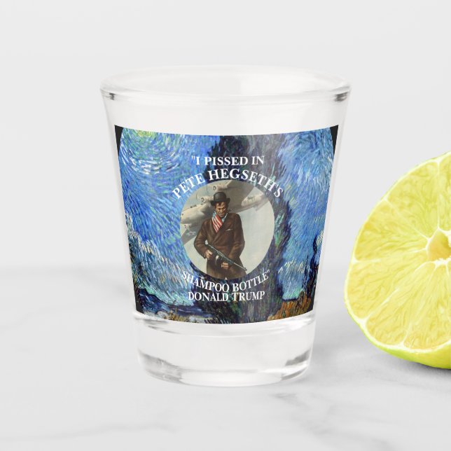 COPO DE SHOT EU PISEI NA BOLSA DE CHAMPOO DE PETE HEGSETH (Frente)