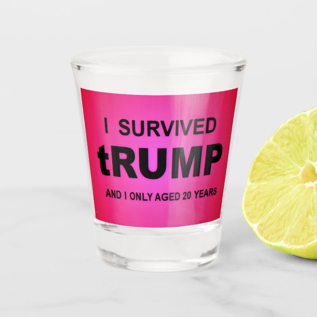 Copo De Shot Eu Sobrevivi a tRUMP (Frente)