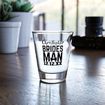 Copo De Shot Festa de casamento Bridesman Shot Glass<br><div class="desc">Peça ao seu melhor amigo que seja o seu homem de Bridesman na forma de um copo. Apenas adicione seu nome e sua data de casamento</div>