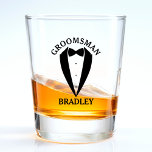 Copo De Shot Festa de Despedida de Solteiro do Nome do Padrinho<br><div class="desc">Prontos para celebrar seu sagrado matrimônio no estilo? Adicione este copo de padrinho de casamento com terno preto e gráfico de boliche à sua coleção de memórias de casamento. Texto de nome personalizável preto. Personalize-o para cada padrinho de casamento. Excelente para a despedida de solteiro do noivo.</div>