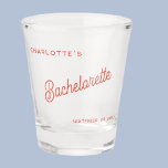 Copo De Shot Festa de Solteira Personalizada com Letra Moderna<br><div class="desc">Um design de tipografia moderno e sofisticado em laranja e rosa bege para celebrar uma festa de solteira especial com estilo. Altere o texto para personalizar.</div>