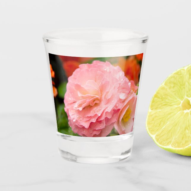 Copo De Shot Flor rosa delicada após a chuva (Frente)