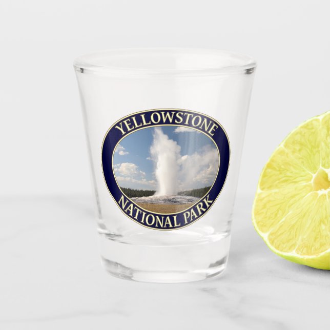 Copo De Shot Geyser velho e fiel no Parque Nacional de Yellowst (Frente)