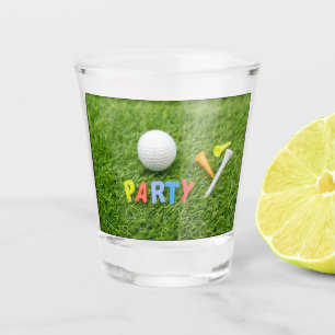 Copo De Shot Golf Par Tee sobre grama verde para festa de golfe