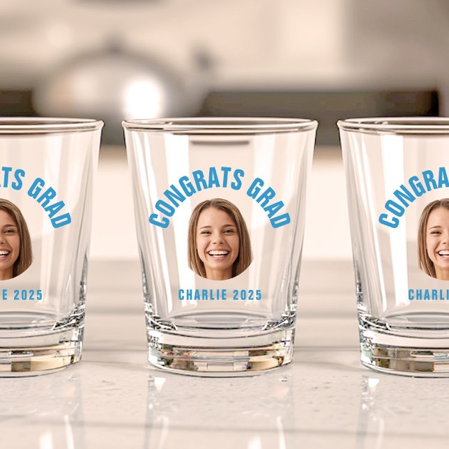 Copo De Shot Graduação de Fotografias de TEXTO PERSONALIZADA de (Three shot glasses feature a smiling face with "Congrats Grad" in blue above and "Charlie 2025" )