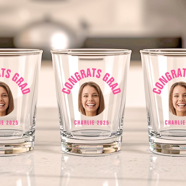 Copo De Shot Graduação de Fotografias de TEXTO PERSONALIZADA de (Three shot glasses feature a smiling face with "Congrats Grad" in pink above and "Charlie 2025" )