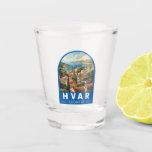 Copo De Shot Hvar Croácia Viagem Art Vintage<br><div class="desc">Design de viagem do vetor retrô Hvar. Hvar,  uma ilha croata no Mar Adriático,  é mais conhecida como um resort de verão. Entre os destaques da cidade portuária de Hvar estão os muros do século 13.</div>