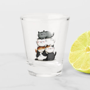 Copo De Shot Ilustração Whimsical de uma Pilha de Gatos Adoráve