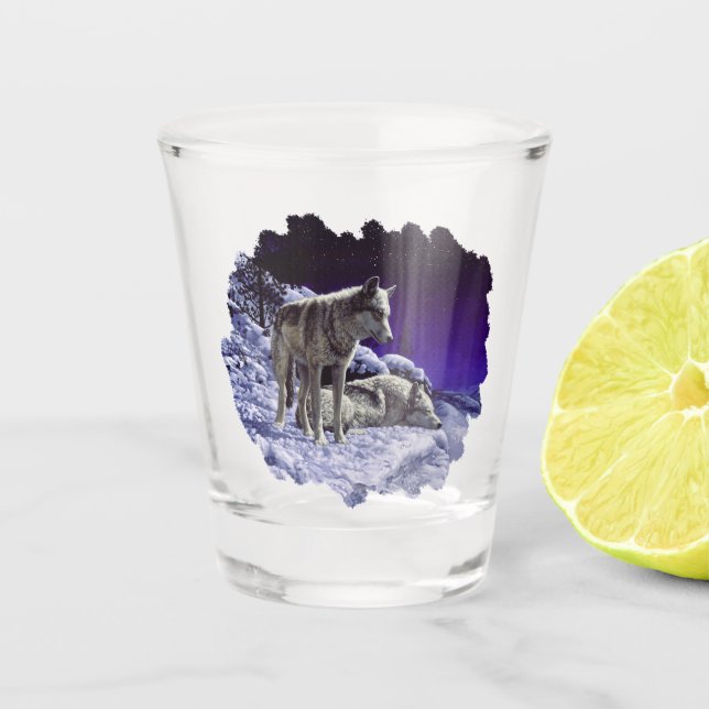 Copo De Shot Lobos cinzas na neve de inverno à noite (Frente)