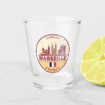 Copo De Shot Marselha França City Skyline Emblem<br><div class="desc">Design de arte colorida e minimalista de Marselha,  com monumentos e marcos da cidade na França.</div>