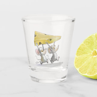 Copo De Shot Mic e Mac Trazendo O Vidro Do Queijo