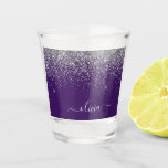 Copo De Shot Monograma Glam Glitter Prateado Roxo Feminino<br><div class="desc">Copo para Shot de Monograma em Letra de Forma com Brilho Prateado e Roxo. Este é o presente perfeito para formatura,  aniversário de 16 anos,  casamento,  despedida de solteira,  chá de noiva,  aniversário de casamento,  chá de bebê ou festa de solteira para alguém que ama luxo e estilos chiques.</div>