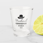 Copo De Shot Padrinhos de casamento Personalizados Clássicos do<br><div class="desc">Presentes personalizados para padrinhos de casamento com o tema do cowboy ocidental. Decorado com chapéu de cowboy com fonte ocidental antiga. O texto e a cor são editáveis usando a Ferramenta Design para ajustado da sua ocasião. Obtenha este presente personalizado para casamento, despedida de solteiro, festa de noivado ou qualquer...</div>