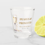 Copo De Shot Pérolas Douradas Elegantes e Chá de panela Prosecc<br><div class="desc">Incêndio em elegância com nossas Douradas Pérolas Elegantes e o Chá de panela Prosecco de Vidro. Este belo copo exausta sofisticação, apresentando sotaques de ouro e pérolas delicadas que complementam perfeitamente o espírito comemorativo do seu chá de panela. Passe no seu licor ou brinde favorito com uma dose de prosecco...</div>