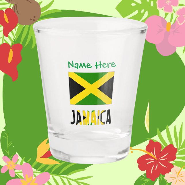 Copo De Shot Personalização Verde da bandeira jamaicana e Jamai (Shot glass with Jamaican Flag and the word JAMAICA underneath in flag colors. Add a name above.)