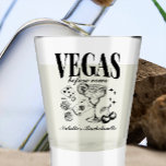 Copo De Shot Personalizada Festa de solteira Las Vegas<br><div class="desc">Celebre em estilo com nossa Festa de solteira personalizada de Las Vegas personalizada de vidro de tiro personalizado. Projetado para encarnar o espírito vibrante de uma festa de solteira de Las Vegas, este elegante vidro fotografado apresenta tons pretos elegantes e motivos lúdicos como jogos de dados, cerejas e elementos de...</div>