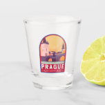 Copo De Shot Praga República Checa Viagem Art Vintage<br><div class="desc">Design de arte vetorial de Praga. Apelidada de "a Cidade de Cem Espires",  é conhecida pela sua Praça Velha da Cidade,  o coração do seu núcleo histórico,  com edifícios barrocos coloridos.</div>