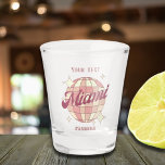 Copo De Shot praia de vida noturna de Miami City Flórida<br><div class="desc">Design de Miami Florida Retro Vintage apresentando uma bola de disco a rosa e matizes de pêssego de damasco. Este belo copo é um presente ou lembrança perfeito para residentes em Miami,  visitantes,  turistas ou fãs.</div>