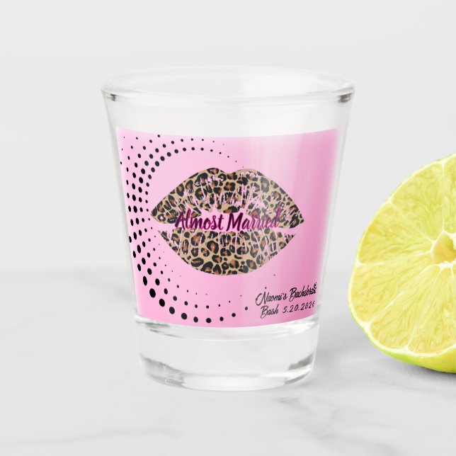 Copo De Shot "Quase Casada" Gatinha Beijo de Leopardo Lábios (Frente)