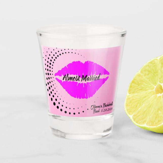 Copo De Shot "Quase Casados" Beijo de Paixão Roxa (Frente)
