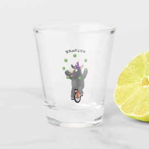Copo De Shot Rinoceronte giro e engraçado fazendo malabarismo e