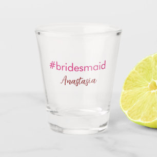 Copo De Shot Rosa claro de hashtag Bridesmaid adiciona nome tri