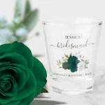 Copo De Shot Rosas Emerald Green Casamento Elegante de Bridesma<br><div class="desc">Estes óculos são uma maneira divertida e pensativa de obrigado das madrinhas do casamento. Eles apresentam um belo design bóho com letras elegantes de escrita e um aglomerado de rosas pintadas manualmente de aquarela em tons de esmeralda, floresta e sábio verde, juntamente com folhas de eucalipto e jardim verde. Na...</div>
