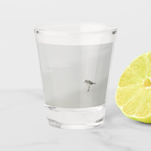 Copo De Shot Sandpiper costeiro na praia (Frente)