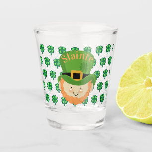 Copo De Shot Slainte leprechaun e trevos irlandeses